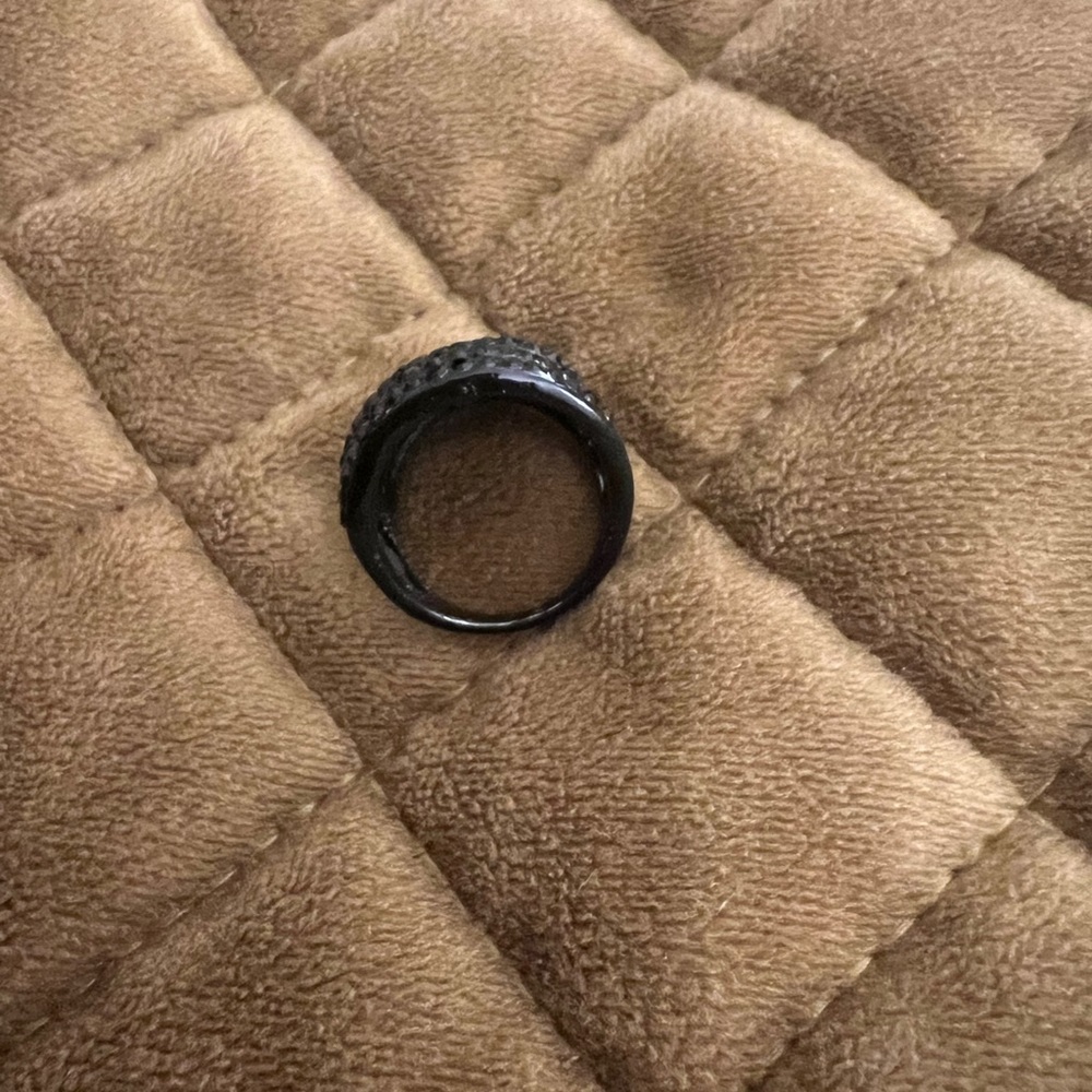 Black Rhinestone Statement Ring - Picture 2 of 4